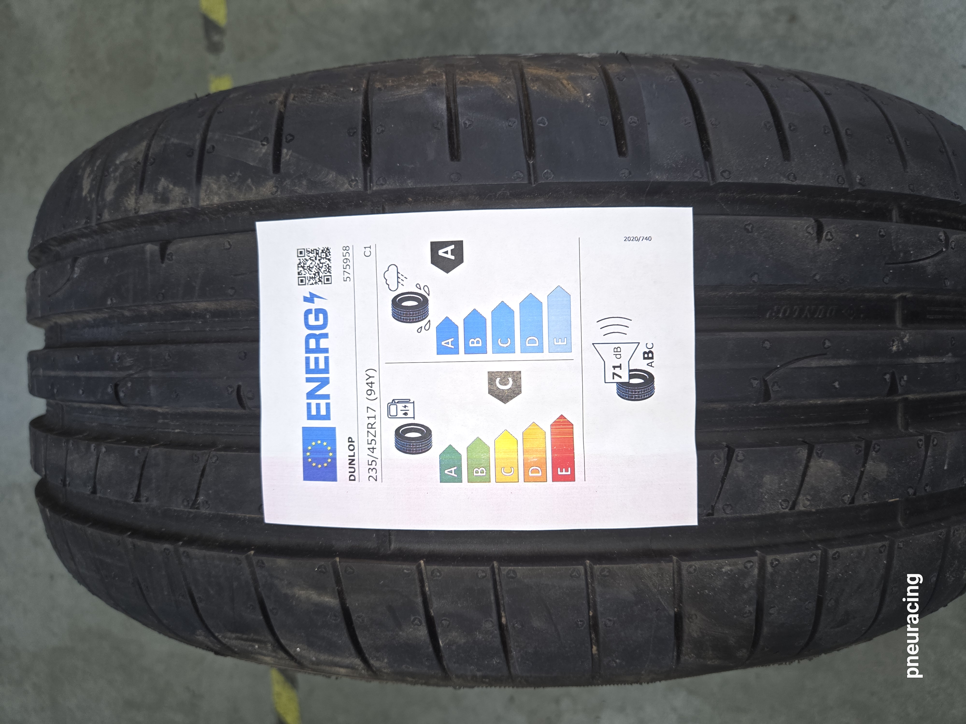 Dunlop Sport Maxx RT2 235/45R17 94 Y