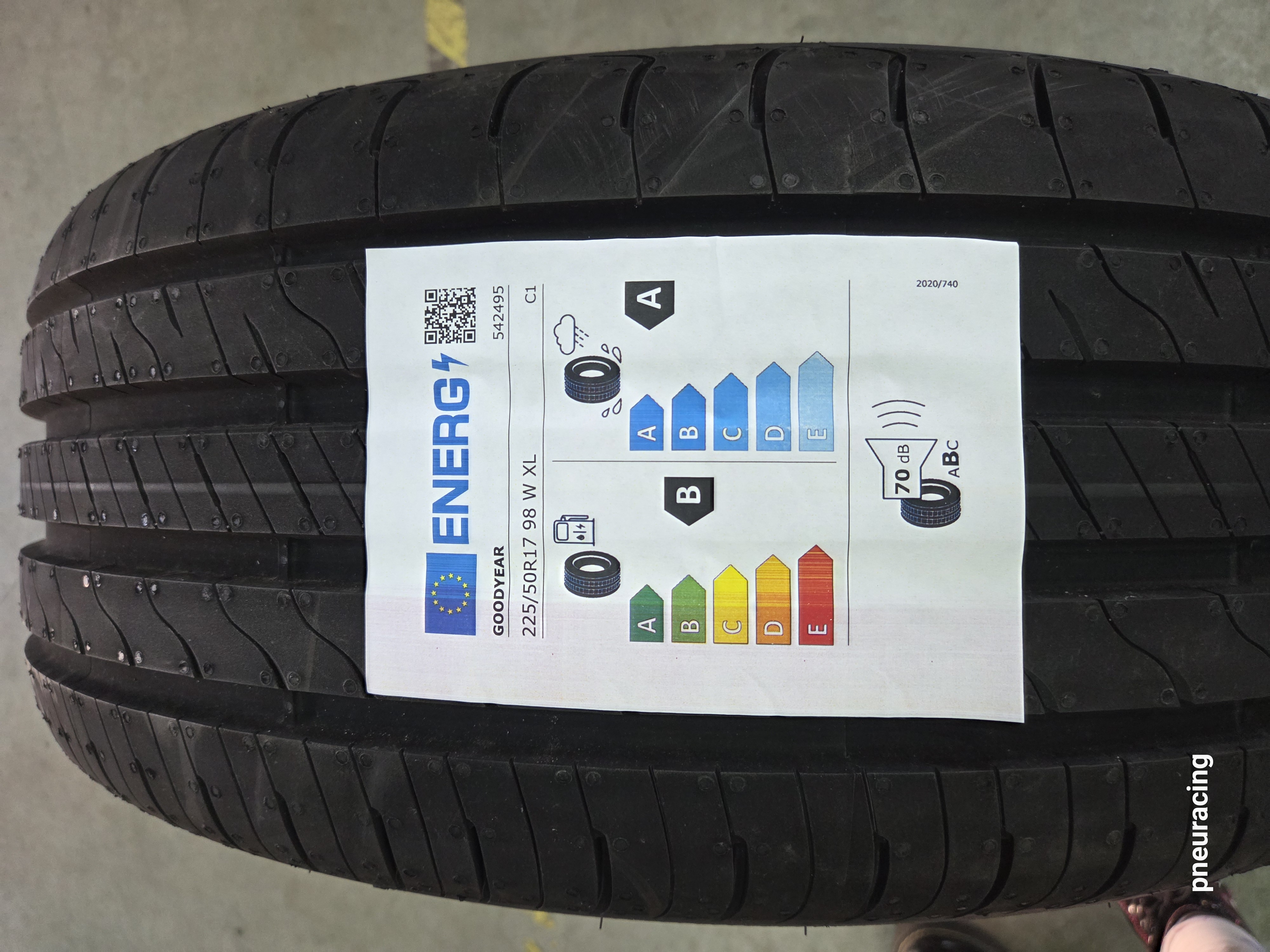 Goodyear EfficientGrip Performance2 225/50 R17 98 W XL