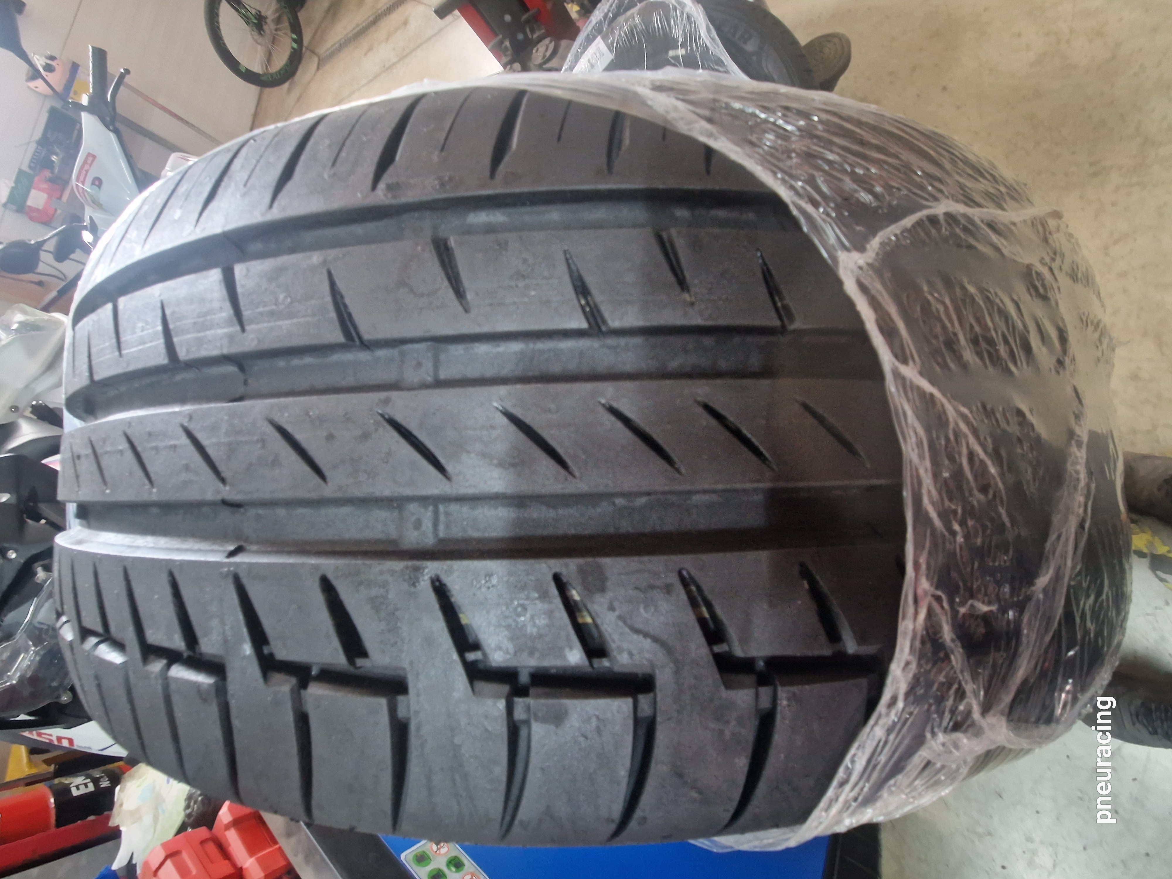 Continental PremiumContact6 235/45R18 94 V ***DEMO***