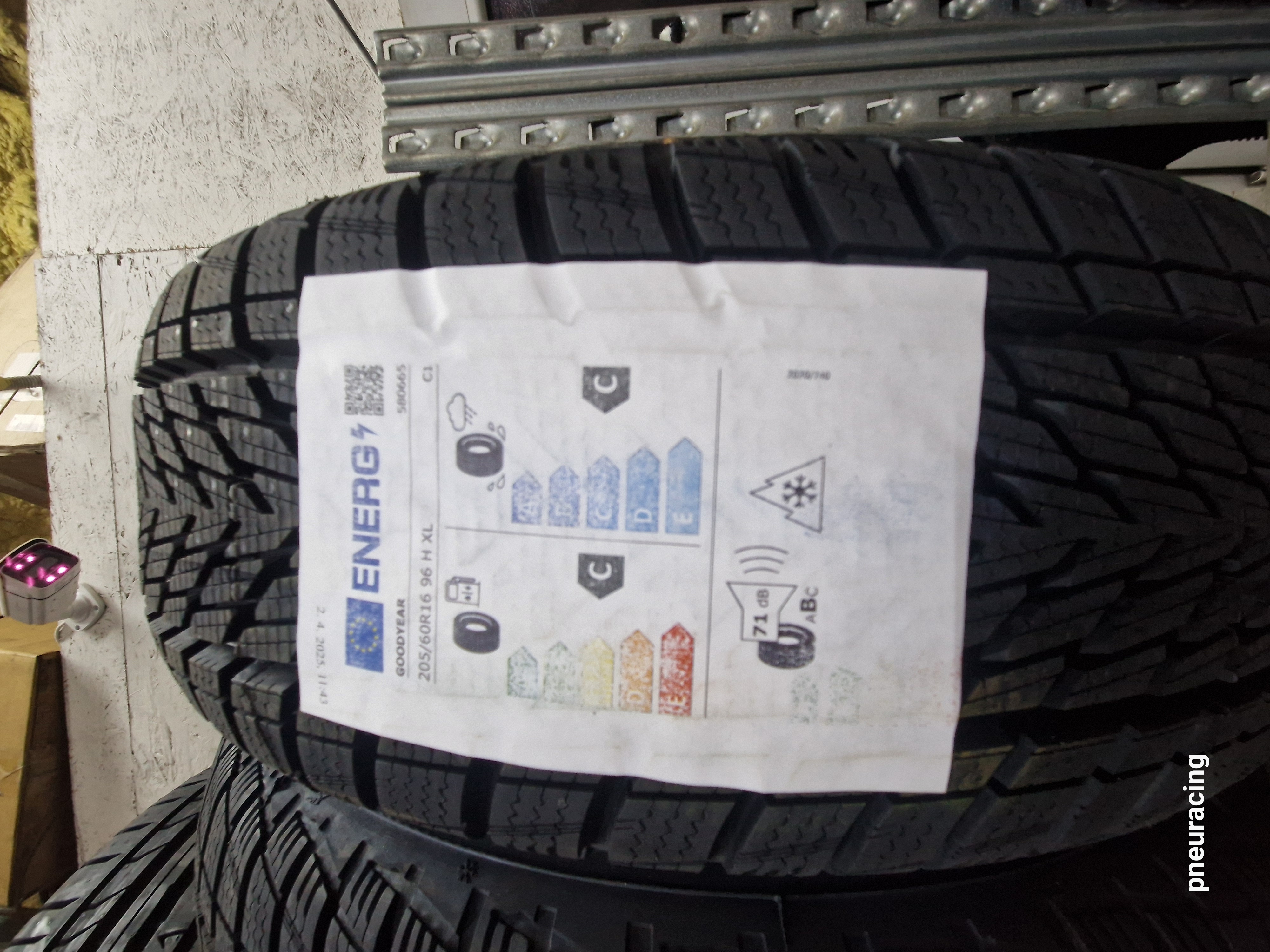 Goodyear Ultra Grip Performance 3 205/60R16 96 H