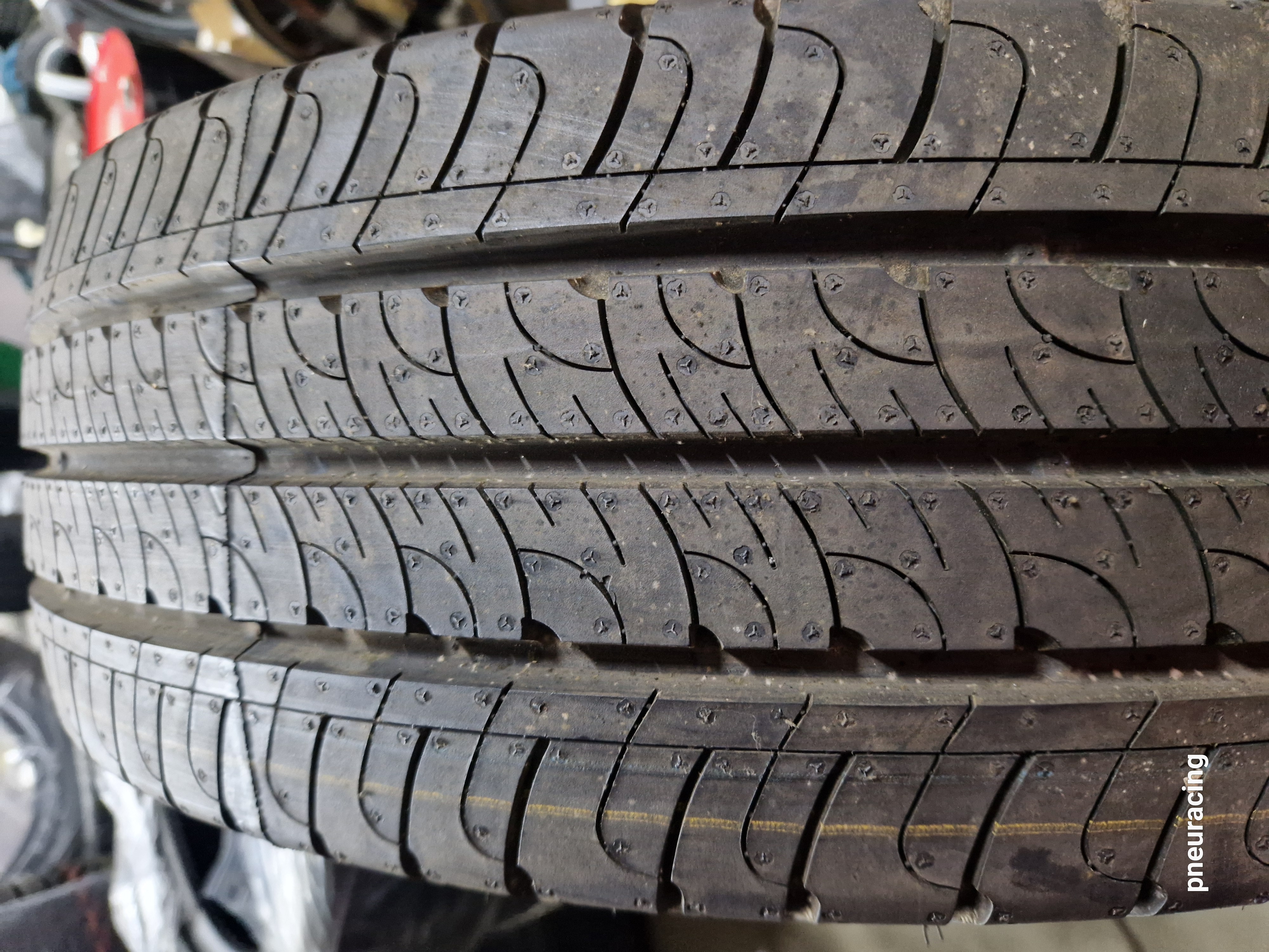 Goodyear Efficient Grip Cargo 109/107R 215/65 R16C