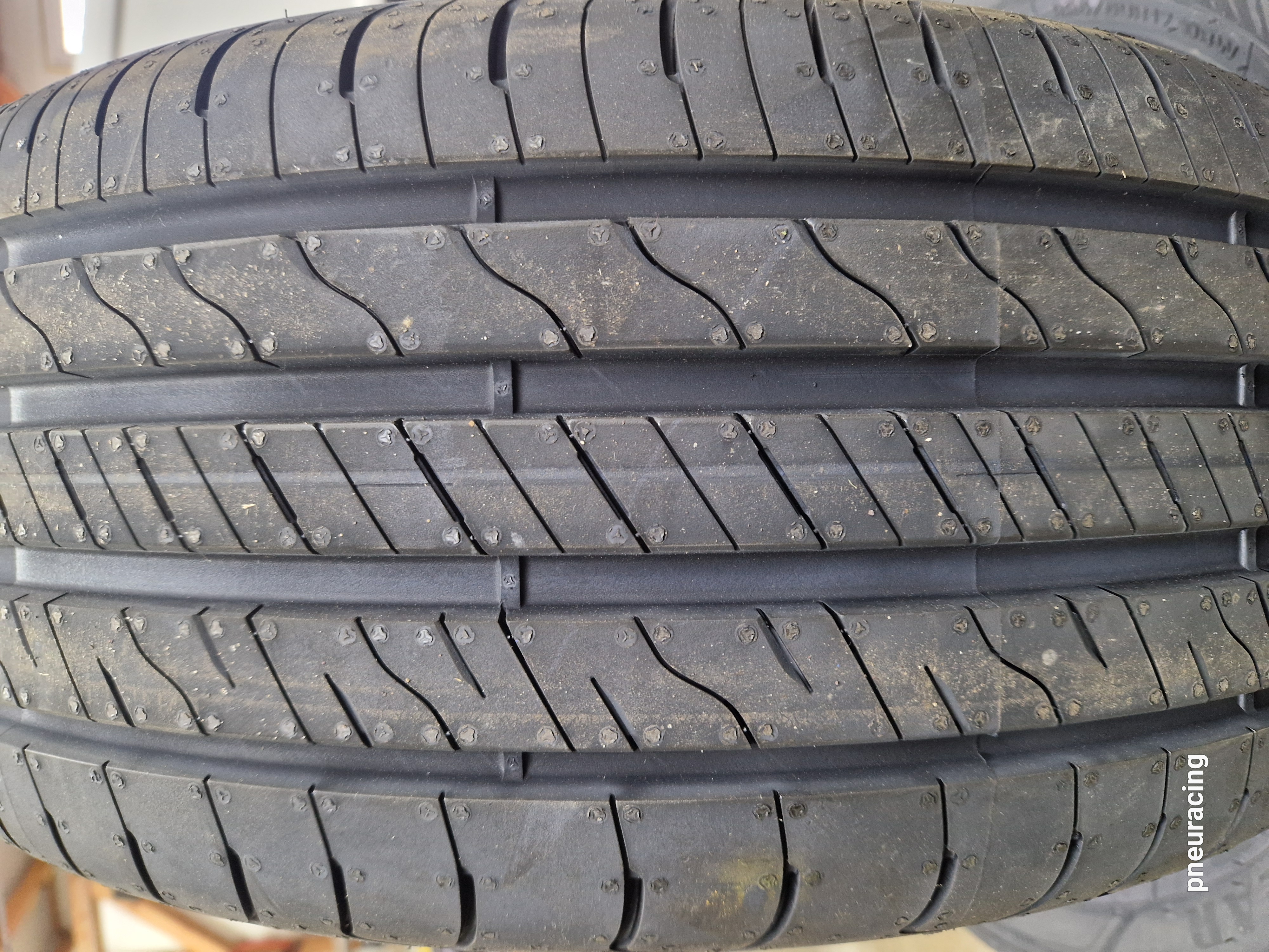 Goodyear Efficient Grip Performance 2 225/50R17 98 V