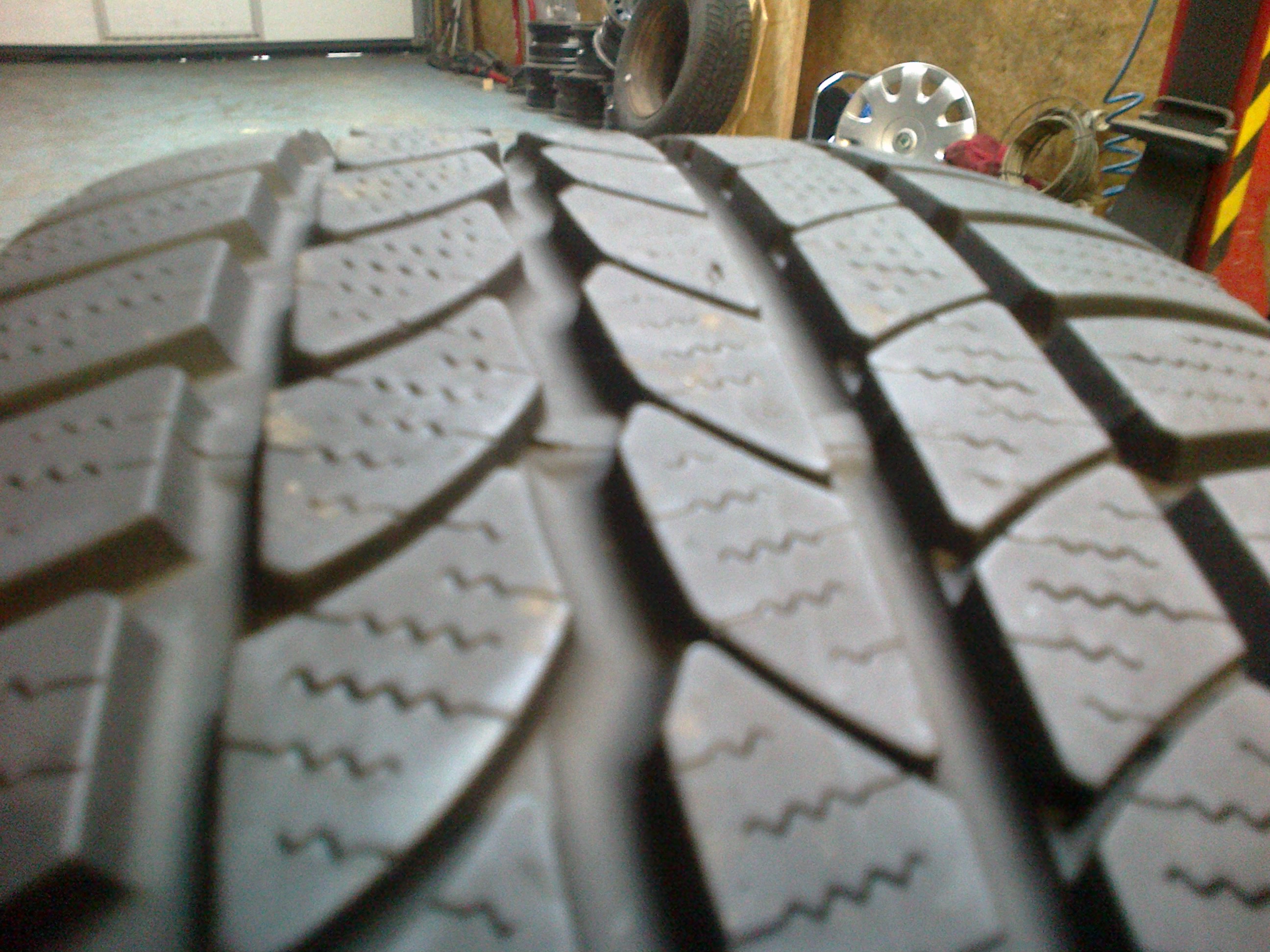 Continental 4x4 Wintercontact 215/60R17 96H