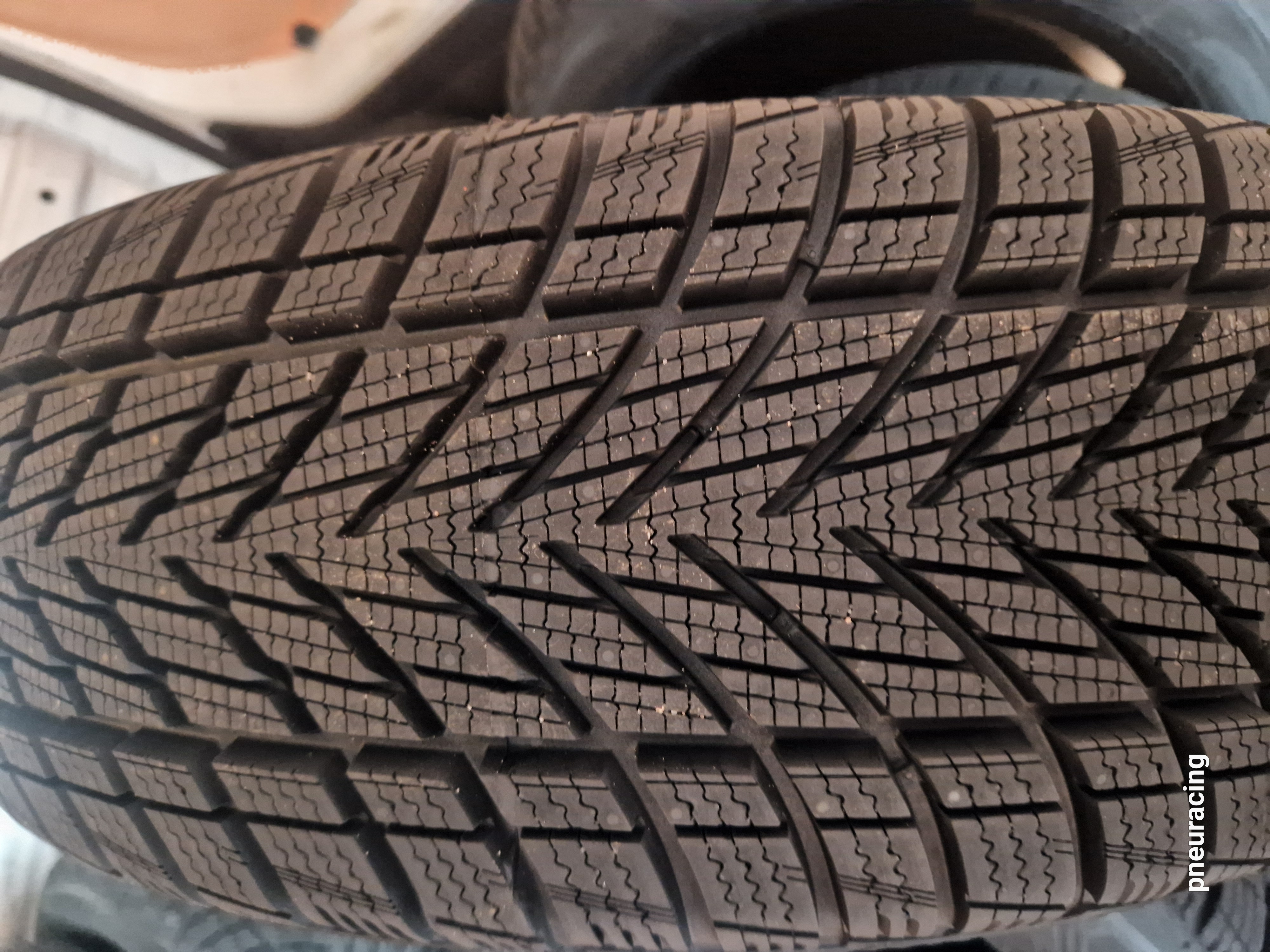 Goodyear Ultra Grip Performance 3 205/60R16 96 H