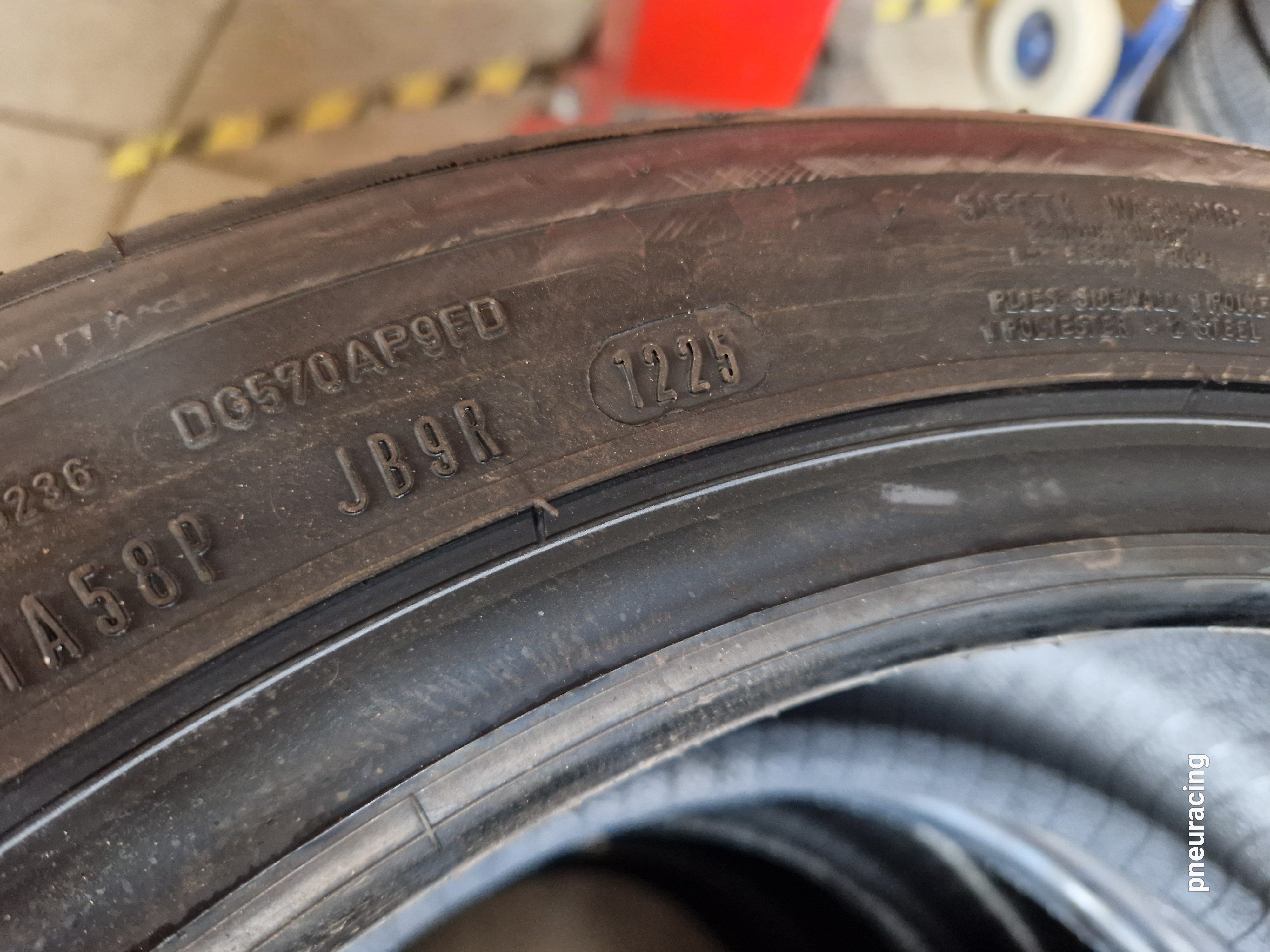 Dunlop Sport Maxx RT 2    235/45R17 97 Y