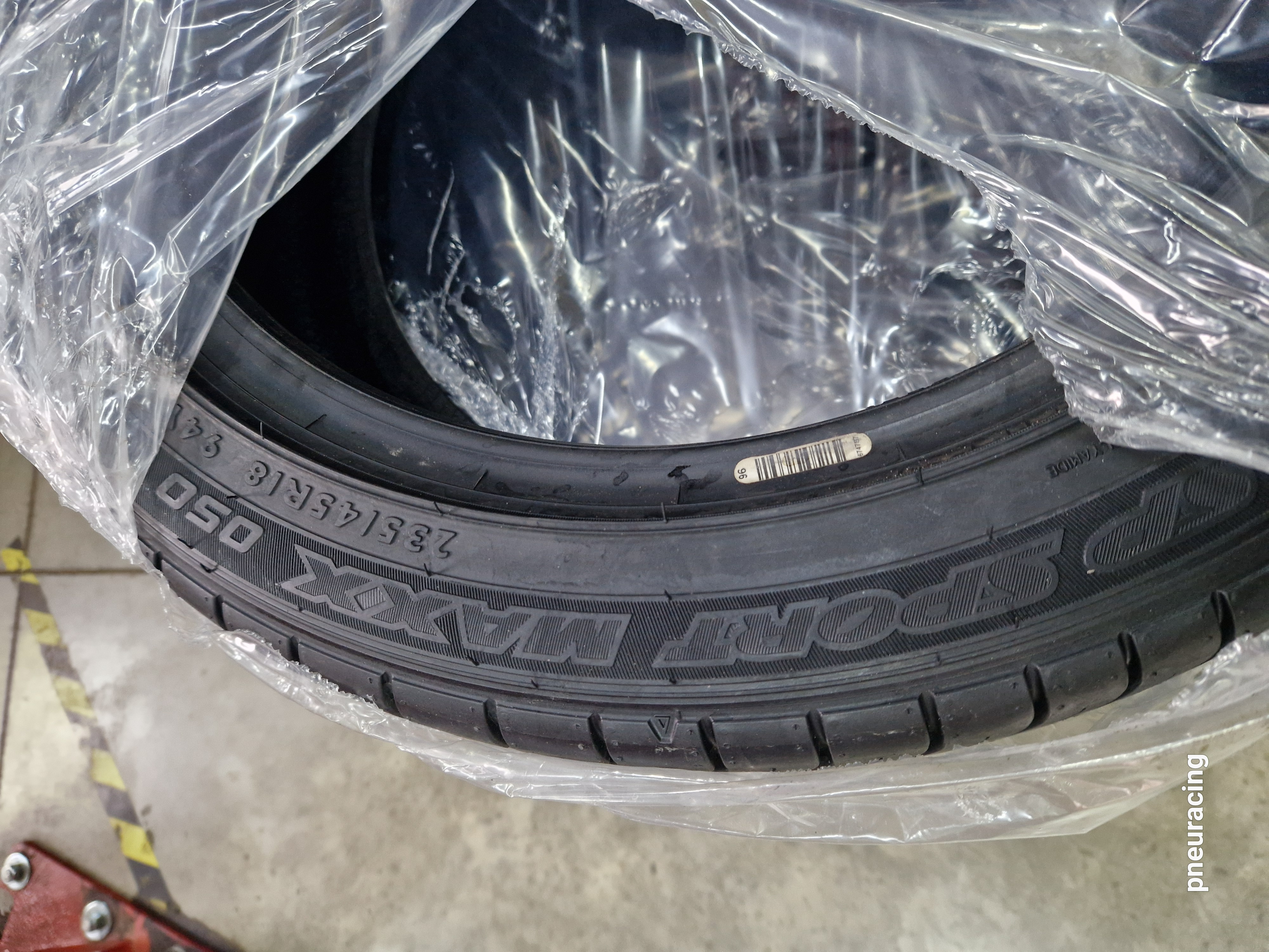 Dunlop Sport Maxx RT 050   235/45R18 94 Y  ***DEMO***